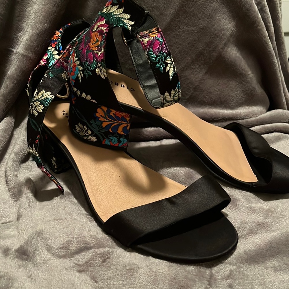 Vibrant torrid heels